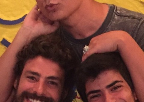  Irmão de Cauã Reymond faz sucesso com as fãs na web