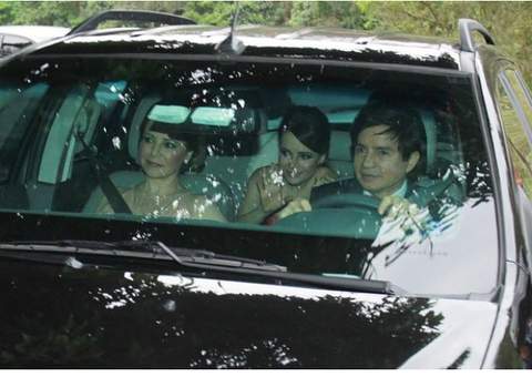 Xororó quase atropela jornalistas para esconder filho de Sandy