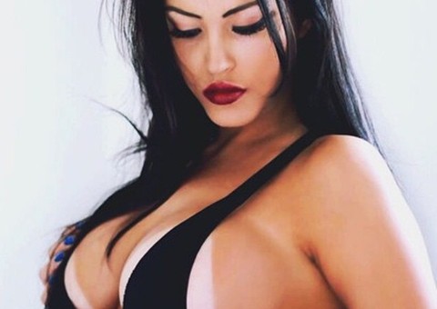  Miss Bumbum sósia de Megan Fox deixa internautas na imaginação