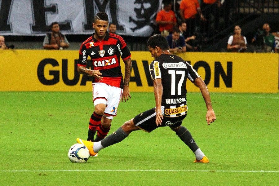 Flamengo e Vitória se enfrentam na Arena da Amazônia