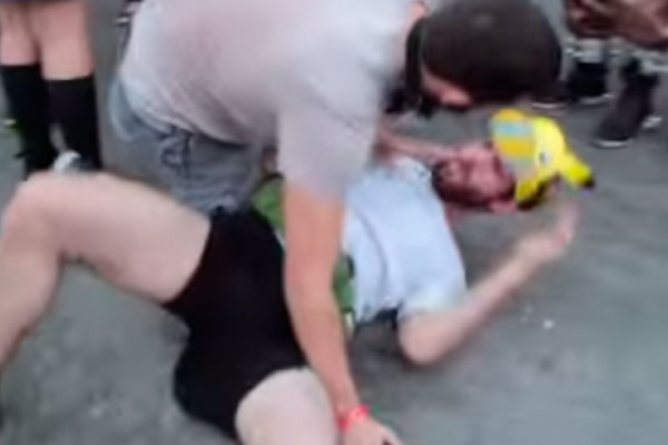 Fãs de Pokemon e Digimon brigam em manifestação