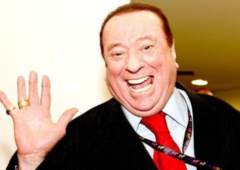 Raul Gil confunde SBT com Record em programa ao vivo