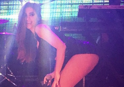  Anitta solta pérola e paga mico em show de Manaus; saiba mais