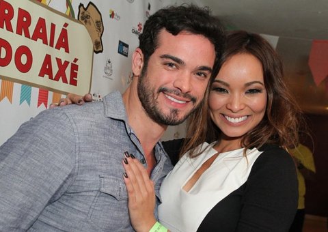 Carol Nakamura e Sidney Sampaio adiam casamento