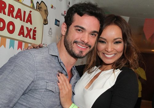 Carol Nakamura e Sidney Sampaio adiam casamento