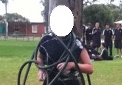 Adolescente é amarrada em árvore e agredida sexualmente por estudantes