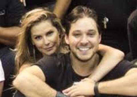  Deborah Secco anuncia novo namorado 'ele é muito parecido comigo'