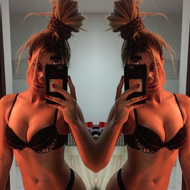 Fernanda Lacerda, a Mendigata, posa de lingerie e leva marmanjos ao delírio