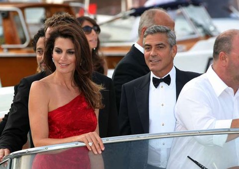 Após bebedeira, Cindy Crawford e Clooney dormiram juntos por engano