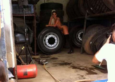  "Sexy" divulga fotos sensuais de Dani Bolina