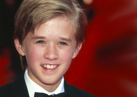 Veja como está hoje o garotinho que fez o filme "O sexto sentido"