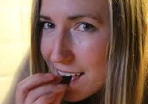 Mulher passou uma semana comendo apenas ratos, peixes, grilos e outros animais estranhos