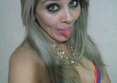  Garota de programa vira sucesso no WhatsApp após perder celular na balada