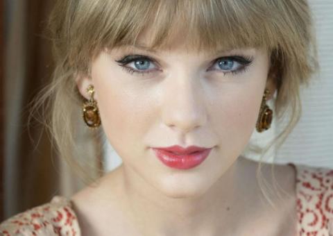 Fã de Taylor Swift é preso após nadar 3km até a casa da cantora