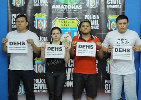 Quarteto é preso em flagrante por tráfico de drogas
