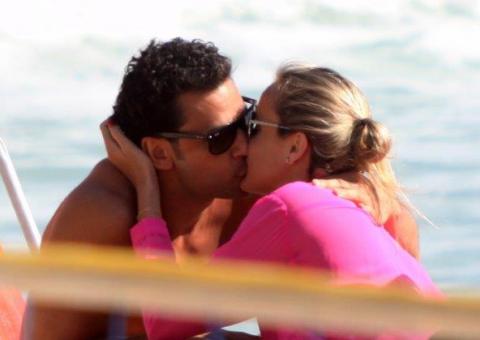  Fred beija muito em praia carioca