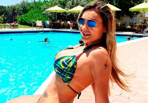 Andressa Urach desencana do Cristiano Ronaldo e vai curtir em Miami