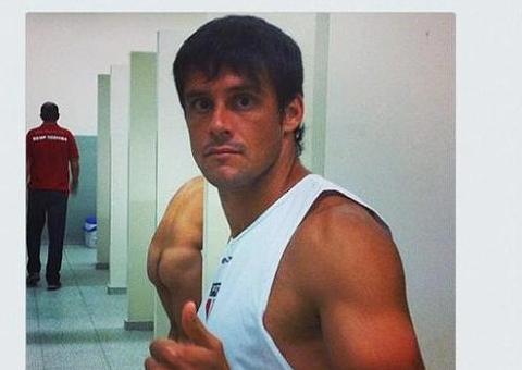 São Paulo comete gafe e publica foto com jogador nu