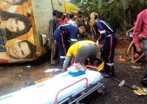 Banda de forró sofre acidente em estrada do Maranhão