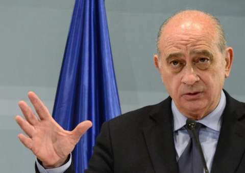 Brasileira procurada pela justiça do Brasil por exploração sexual de menores é detida na Espanha