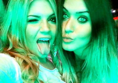 Neymar leva meninas para "passear" em Barcelona