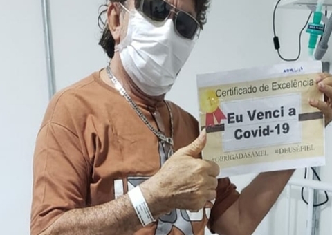Cantor Nunes Filho recebe alta após vencer a covid-19 em Manaus 