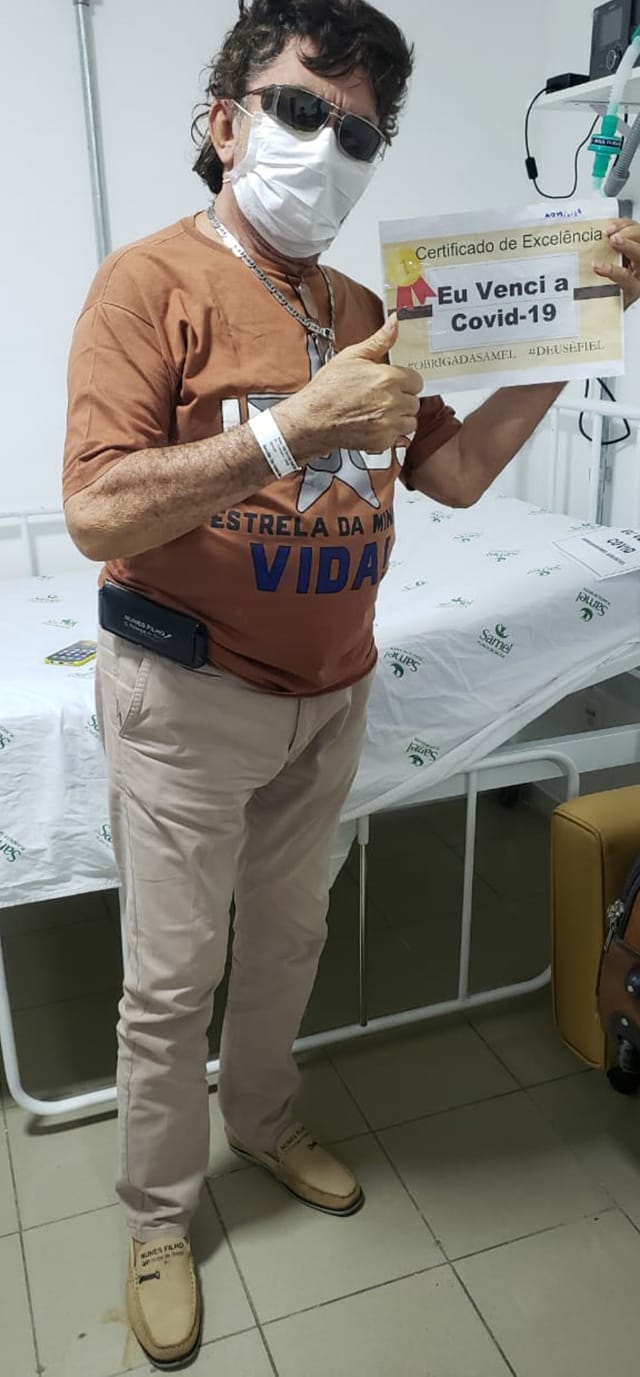 Cantor Nunes Filho recebe alta após vencer a covid-19 em Manaus 