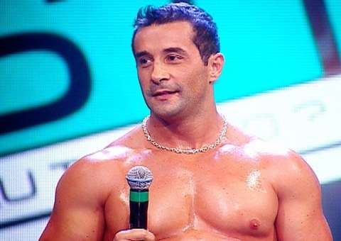 João Kléber dá dinheiro para tirar Marcos Oliver da prisão 