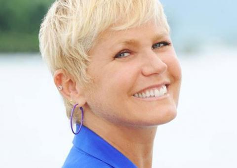 Adivinha quanto a Xuxa recebe para ficar em casa...