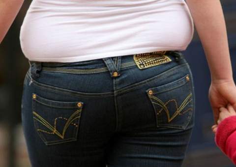 Estar acima do peso reduz risco de demência, diz estudo