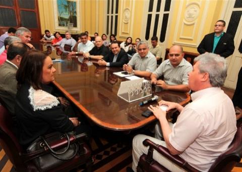 Artur manda  que secretários devolvam dinheiro de ingressos  pagos pelo contribuinte