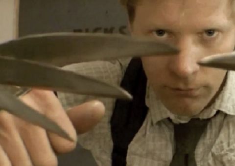  Homem cria uma réplica funcional das garras de Wolverine