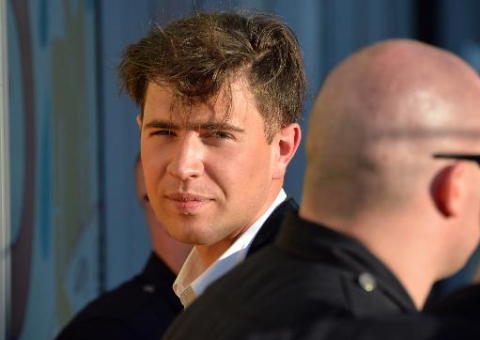 Jornalista ucraniano segue preso após agredir Brad Pitt