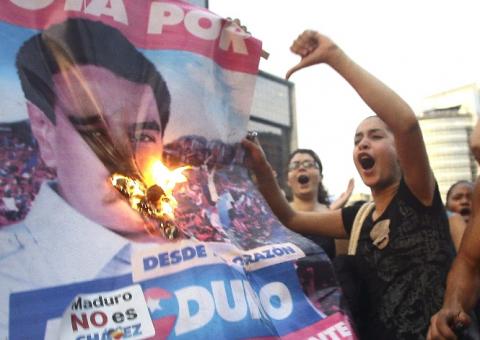 Milhares protestam na Venezuela contra Maduro