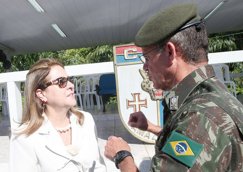 Graça Figueiredo participa de parada militar no CMA