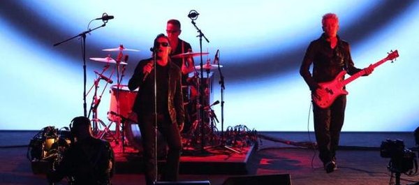 U2 lança novo disco durante apresentação do iPhone 6