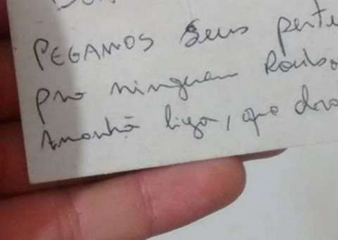 Jovem deixa vidro do carro aberto e recebe bilhete com aviso de suposto ladrão