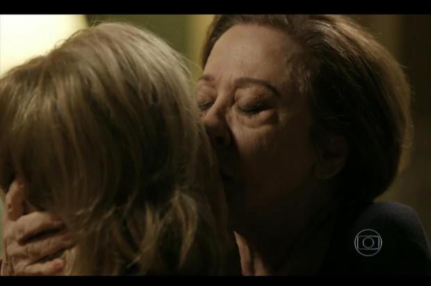 Preocupada com audiência, Globo recua e corta beijo gay em Babilônia