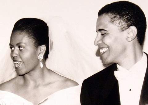    Em foto romântica, Michelle comemora 22 anos de casamento com Obama