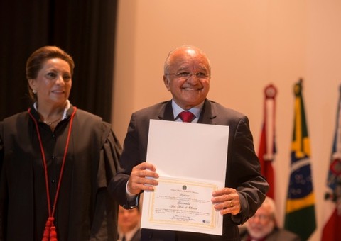 José Melo é diplomado pelo TRE-AM