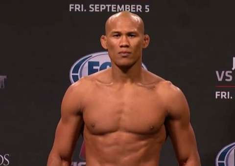 Ronaldo Jacaré renova contrato com UFC às vésperas de duelo contra Robert Whittaker