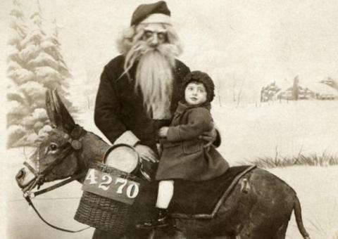  Confira algumas fotos de Papais Noéis no minimo macabros