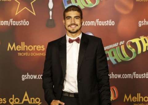 Caio Castro em "Mais um ataque de estrelismo"