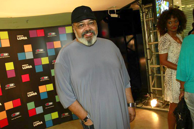 Jorge Aragão fica sem voz em show e preocupa fãs