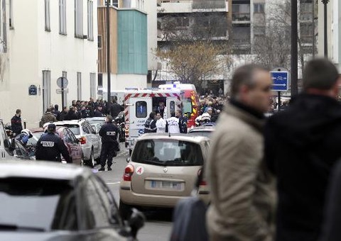 Ataque terrorista contra revista francesa deixa 12 mortos em Paris