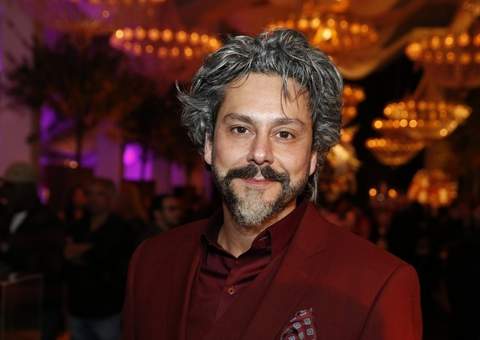 Alexandre Nero é criticado na web por post citando zoofilia e rebate: "Imbecis"