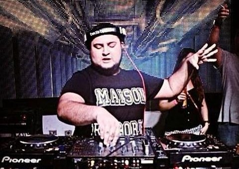 'Dreams' une sertanejo e eletrônica nesta sexta