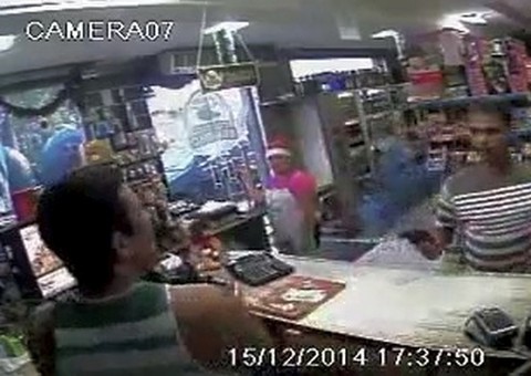 Câmera flagra assalto à panificadora