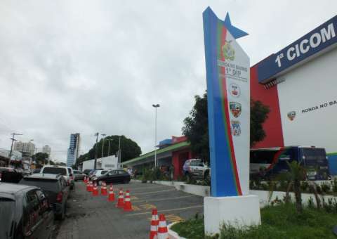 Homem é preso após assaltar vítima utilizando espeto de churrasco