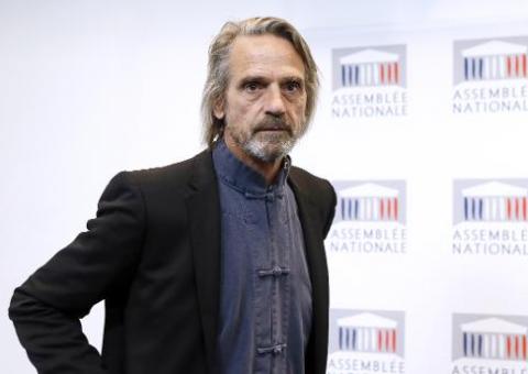 Ator britânico Jeremy Irons defende combate aos resíduos através de documentário